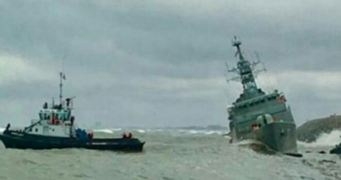 Эсминец ВМФ Ирана «сел» на волнорез в Каспийском море