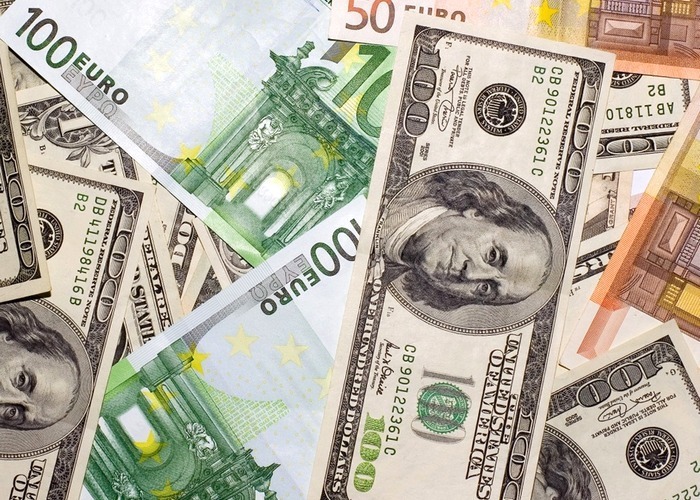 Доллар и евро дешевеют