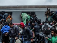 Германия ужесточает правила приема беженцев