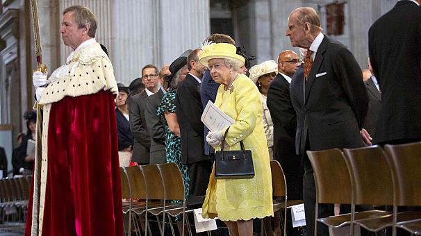 В Лондоне снова отмечают день рождения королевы (видео)