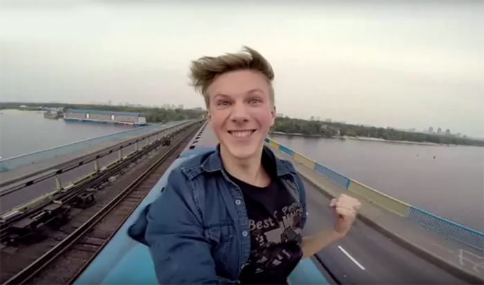 Киевский подросток прокатился на крыше поезда метро