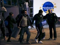 Греция начинает депортацию мигрантов (видео)