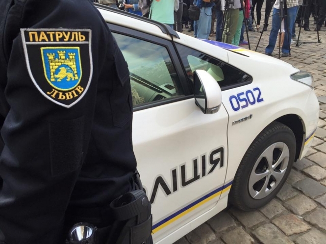Во Львове в массовой драке покусали полицейского