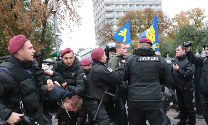 Столкновения под Верховной Радой: полиция составила админпротоколы