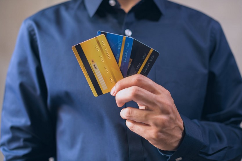 Кредитка и банковская карта для скидок: какие привилегии вы получаете с ними