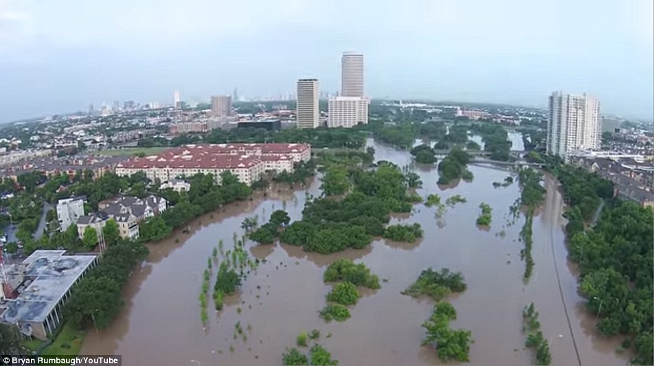 Наводнение в Техасе: есть погибшие (видео)