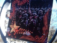 Россиян поздравили с Днем Победы плакатом с фашистами