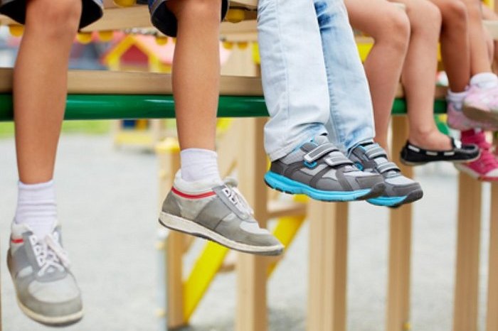 Удобная детская обувь на любую погоду: секреты выбора онлайн и тренды