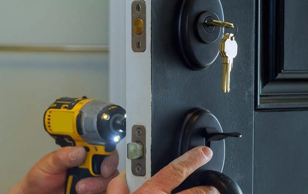 Когда дверной механический замок еще можно спасти, а когда пора придется заказывать новый