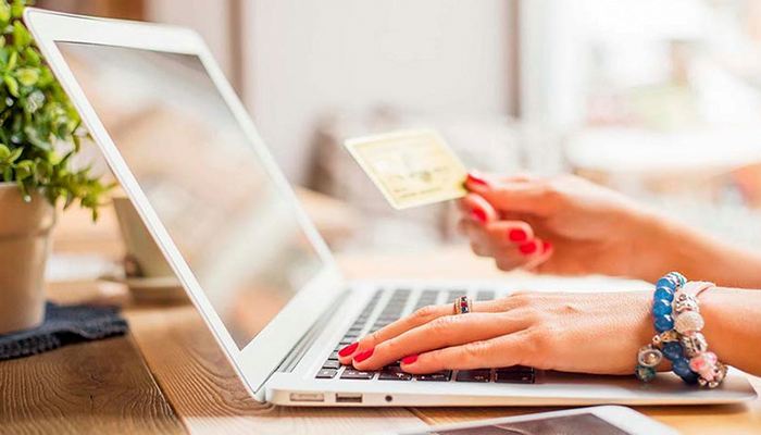 Срочный кредит на платежную карту: преимущества онлайн займа