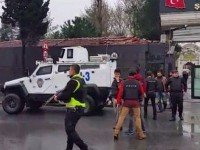 В Стамбуле две женщины совершили вооруженное нападение на полицейских  (видео)