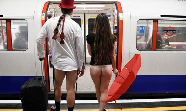 По миру прошла акция «В метро без штанов» (фото)