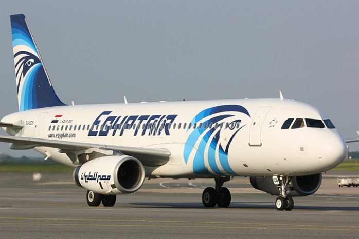 Самолет Airbus A320 компании EgyptAir, летевший из Парижа в Каир,  упал в море
