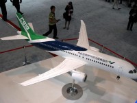 Китай презентовал свой первый пассажирский самолет COMAC C919