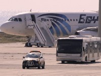 История с захваченным самолетом Egypt Air окончена: пассажиры освобождены, пират сдался полиции