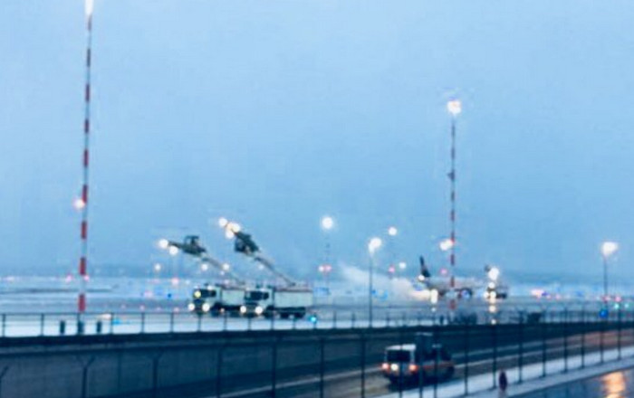Аэропорт Франкфурта отменил 170 рейсов из-за сильного снегопада