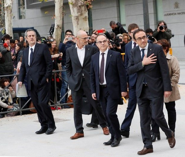 Арестованные политики Каталонии просят освободить их, обещают вести диалог с Мадридом