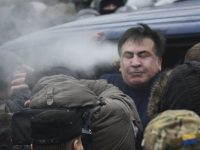 Атака сторонников Саакашвили на микроавтобус СБУ для освобождения политика