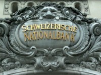 Швейцарский центральный банк установил предел курса франка к евро во избежании дефляции