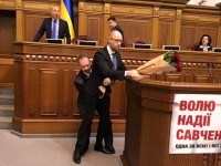 Во время выступления Яценюка в Раде произошла очередная драка (фото, видео)