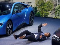 На пресс-конференции во Франкфурте гендиректор BMW Харальд Крюгер упал в обморок (фото)