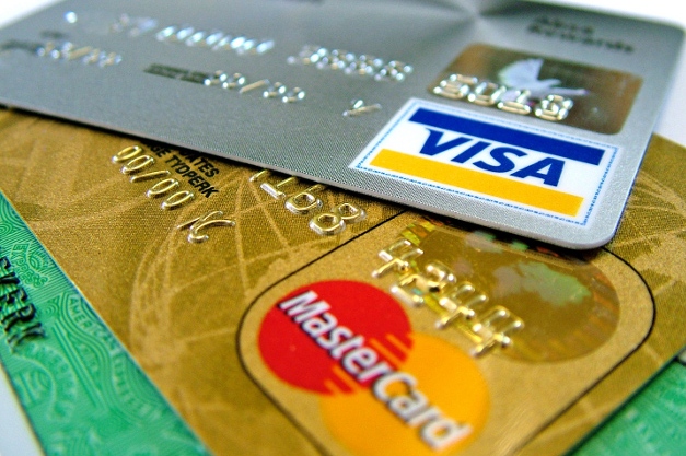 От обещаний к делу: российские банки отключают от Visa и MasterCard
