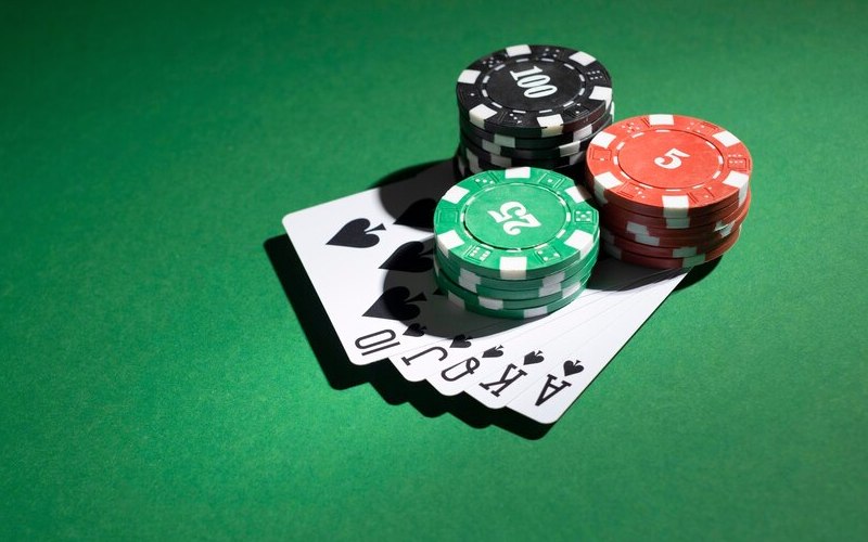 Обучение онлайн покеру: что изучить в первую очередь?