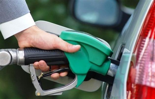 Цена на бензин в США упала до шестилетнего минимума
