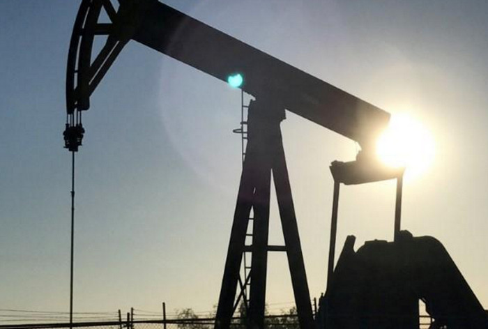 Цены на нефть продолжают снижаться из-за растущих поставок из стран ОПЕК