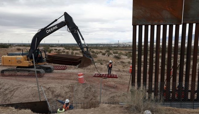 Четыре компании построят экспериментальные участки стены на границе с Мексикой