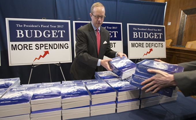 Дефицит бюджета США увеличится до $702 миллиардов
