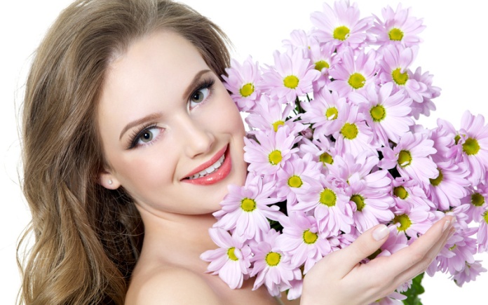 Цветы для любимой женщины – отличное средство для объяснения в любви