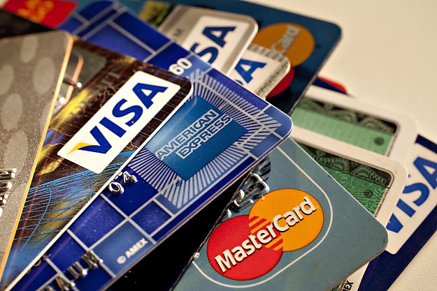 Долг американцев по кредитным картам составляет триллион долларов