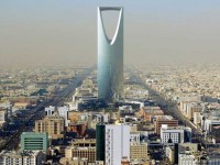 Саудовская Аравия снижает цены на нефть для Европы и США