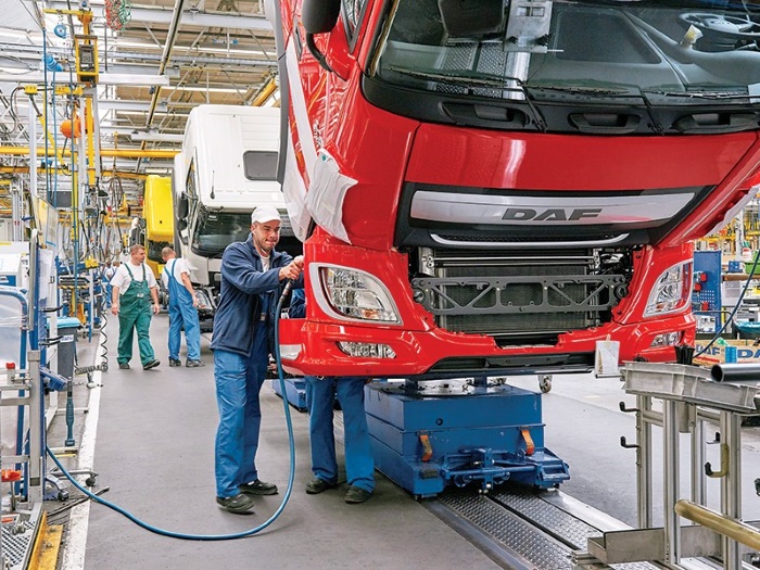 ЕС оштрафовал производителей грузовиков на 3 млрд евро из-за ценового сговора