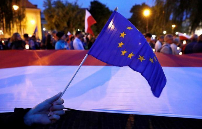 ЕС принял решение о наказании Польши за судебные реформы