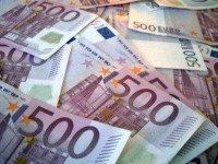 Вслед за долларом в России евро ставит очередной антирекорд