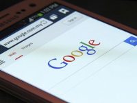 Европейская комиссия намерена запретить Google поощрять производителей мобильных девайсов