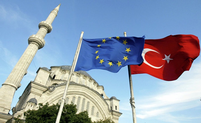 Европолитики не согласны с Меркель: переговоры о вступлении Турции в ЕС будут продолжены