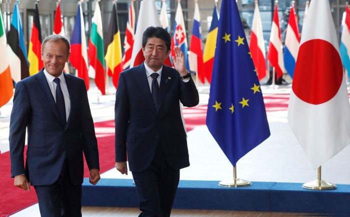 Евросоюз и Япония объявили о создании самой крупной ЗСТ