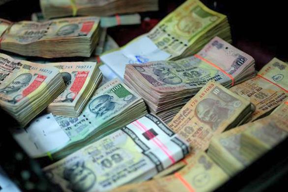 Финансовый кризис в Индии: в день можно покупать не более 30 долларов