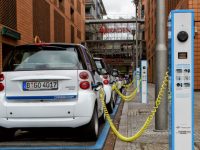 Французское правительство требует прекратить продажи дизельных и бензиновых автомобилей до 2040 года