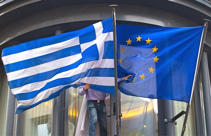 Еврогруппа одобрила предоставление Греции 3-ей программы финансовой помощи