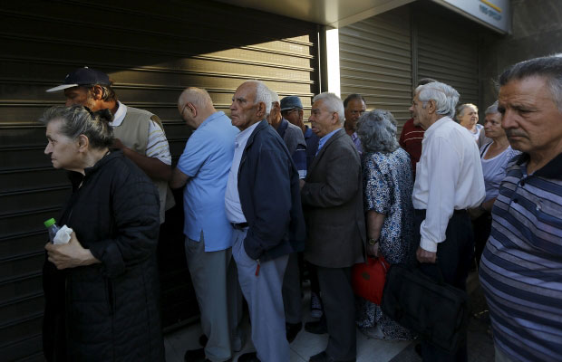 В Греции из-за кризиса общественный транспорт стал бесплатным