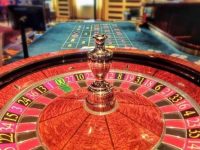 Парламент Латвии запретит вход в казино игрокам, которые игнорируют выплату алиментов