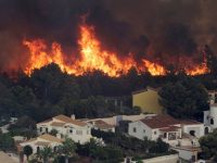 Испанцев и португальцев эвакуируют из-за масштабных лесных пожаров