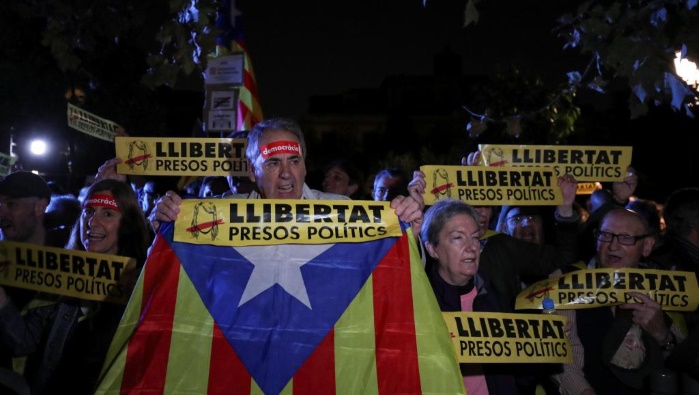 Испания: Верховный суд освободил под залог шестерых политиков Каталонии, четверых оставил под арестом