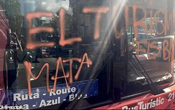 Каталонцы напали на туристический автобус