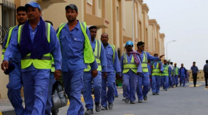 Катар вводит минимальную зарплату для рабочих мигрантов