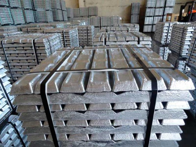 Китай планирует сократить объем производства алюминия и стали на 30%